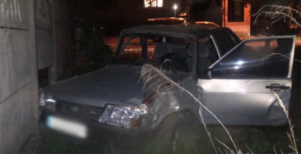 У Чернівцях водійка врізалась у припарковане авто: її з пасажиром витягували рятувальники » Чернівецький промінь | Новини. Буковина. Чернівці У Чернівцях водійка врізалась у припарковане авто: її з пасажиром витягували рятувальники » Чернівецький промінь | Новини. Буковина. Чернівці