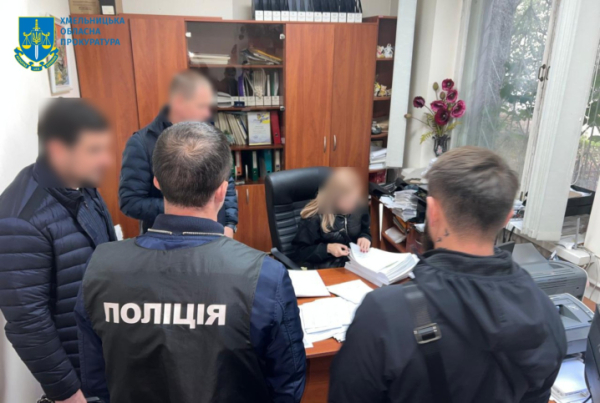 Посадовиця з Хмельниччини допомагала охочим купити посвідчення тракториста » Чернівецький промінь | Новини. Буковина. Чернівці Посадовиця з Хмельниччини допомагала охочим купити посвідчення тракториста » Чернівецький промінь | Новини. Буковина. Чернівці