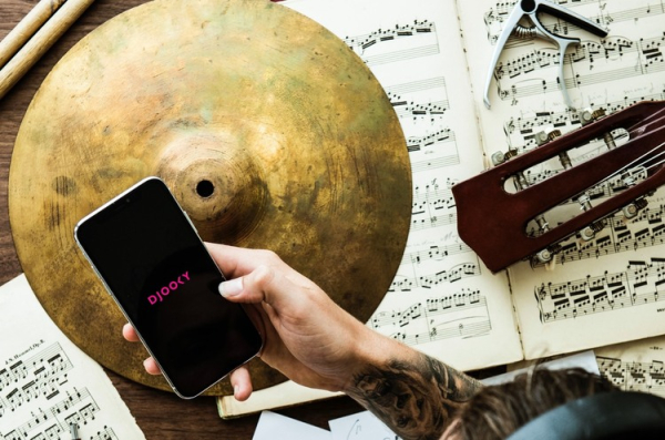 «Музика – це актив, який може приносити стабільний дохід фанам»: як цю ідею втілює український стартап Djooky | Mind.ua «Музика – це актив, який може приносити стабільний дохід фанам»: як цю ідею втілює український стартап Djooky | Mind.ua