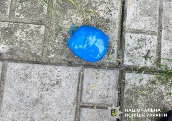 У Чернівцях затримали чоловіка за незаконне зберігання наркотиків » ТВА У Чернівцях затримали чоловіка за незаконне зберігання наркотиків » ТВА