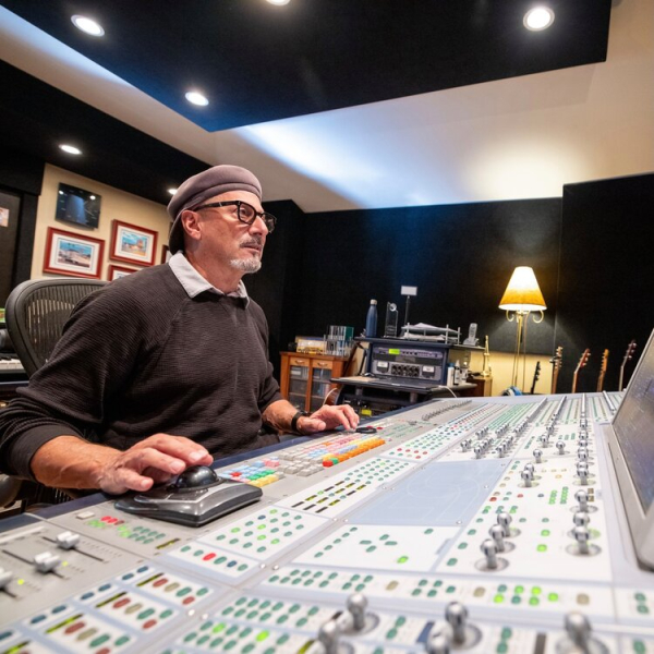 «Музика – це актив, який може приносити стабільний дохід фанам»: як цю ідею втілює український стартап Djooky | Mind.ua «Музика – це актив, який може приносити стабільний дохід фанам»: як цю ідею втілює український стартап Djooky | Mind.ua