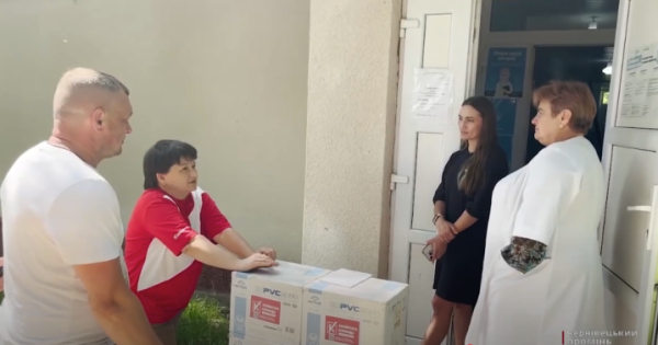 "Українська команда" передала медичні розхідники лікарні на Буковині » Чернівецький промінь | Новини. Буковина. Чернівці "Українська команда" передала медичні розхідники лікарні на Буковині » Чернівецький промінь | Новини. Буковина. Чернівці