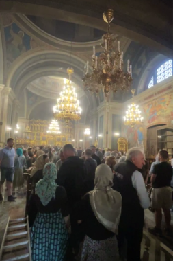 Прихожани УПЦ відбили назад кафедральний собор у Чернівцях &raquo; Чернівецький промінь | Новини. Буковина. Чернівці