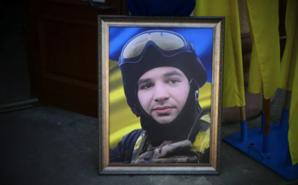 Студентка ЧНУ закликає підтримати петицію про присвоєння посмертно звання Героя її брату » Чернівецький промінь | Новини. Буковина. Чернівці Студентка ЧНУ закликає підтримати петицію про присвоєння посмертно звання Героя її брату » Чернівецький промінь | Новини. Буковина. Чернівці