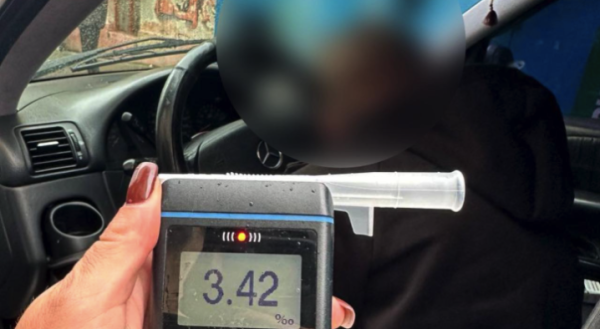 У Чернівцях Mercedes протаранив припарковане авто на вулиці Гоголя. Водій був п’яний » Чернівецький промінь | Новини. Буковина. Чернівці У Чернівцях Mercedes протаранив припарковане авто на вулиці Гоголя. Водій був п’яний » Чернівецький промінь | Новини. Буковина. Чернівці