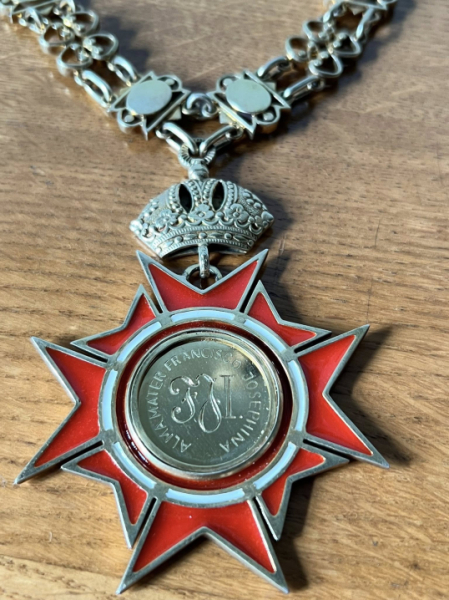 У ЧНУ віднайшли золотий ланцюг ректора, який вважався втраченим » Чернівецький промінь | Новини. Буковина. Чернівці У ЧНУ віднайшли золотий ланцюг ректора, який вважався втраченим » Чернівецький промінь | Новини. Буковина. Чернівці