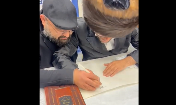 Вперше від часів Другої світової війни в Чернівцях напишуть новий Сувій Тори » Чернівецький промінь | Новини. Буковина. Чернівці Вперше від часів Другої світової війни в Чернівцях напишуть новий Сувій Тори » Чернівецький промінь | Новини. Буковина. Чернівці