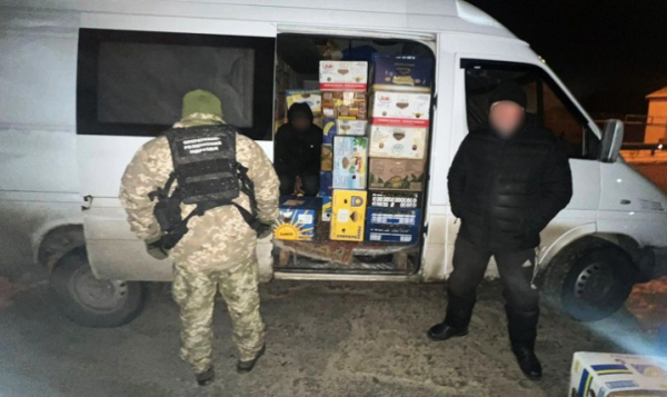 На Буковині прикордонники затримали чоловіка, який ховався у вантажівці серед коробок &raquo; Чернівецький промінь | Новини. Чернівці. Буковина