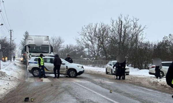 В селі Атаки сталася ДТП біля пішохідного переходу: рух повністю перекритий &raquo; Чернівецький промінь | Новини. Чернівці. Буковина