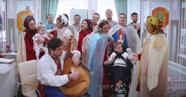 У Чернівцях хор Верьовки заспівав для дітей хоспісу &laquo;Дім Метеликів&raquo; Міста Добра &raquo; Чернівецький промінь | Новини. Чернівці. Буковина